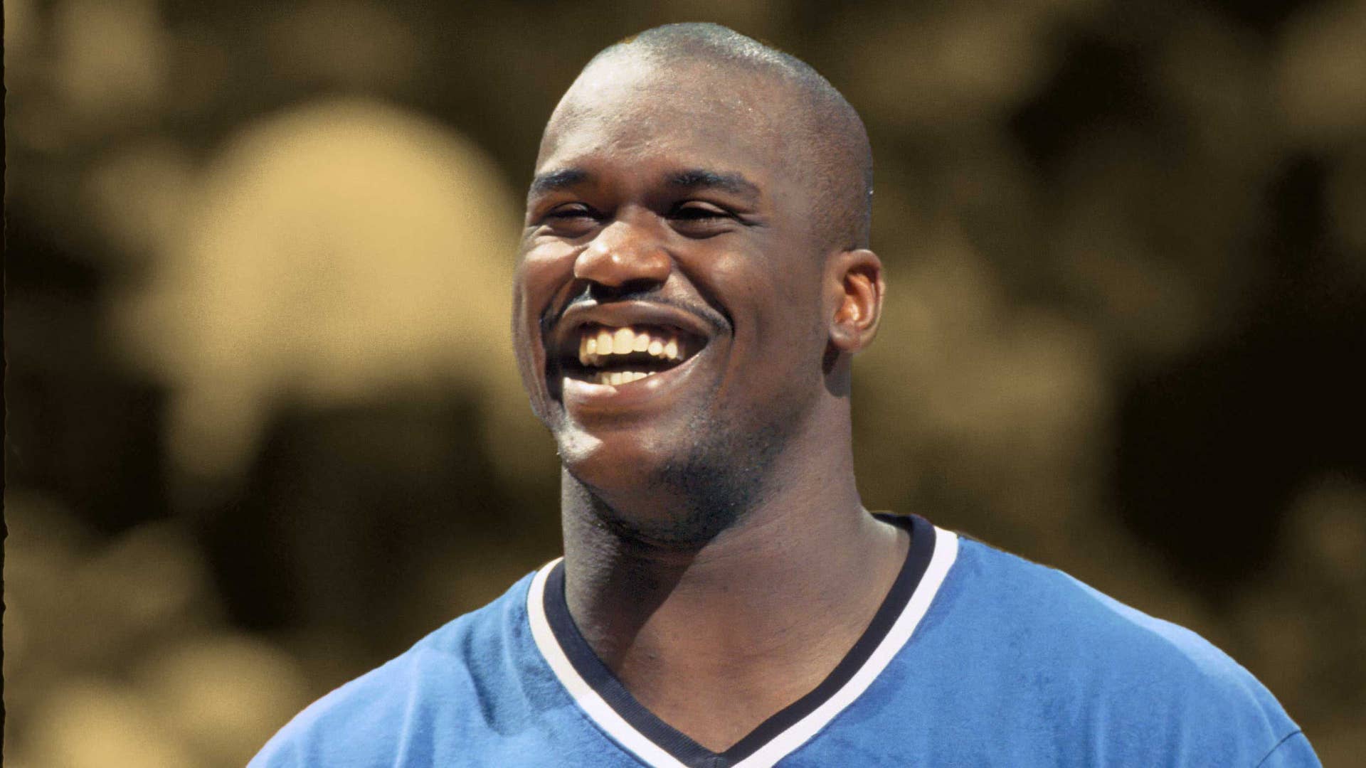 When Shaq eluded Kings fans by wearing Jheri curl wig - Basketball Network