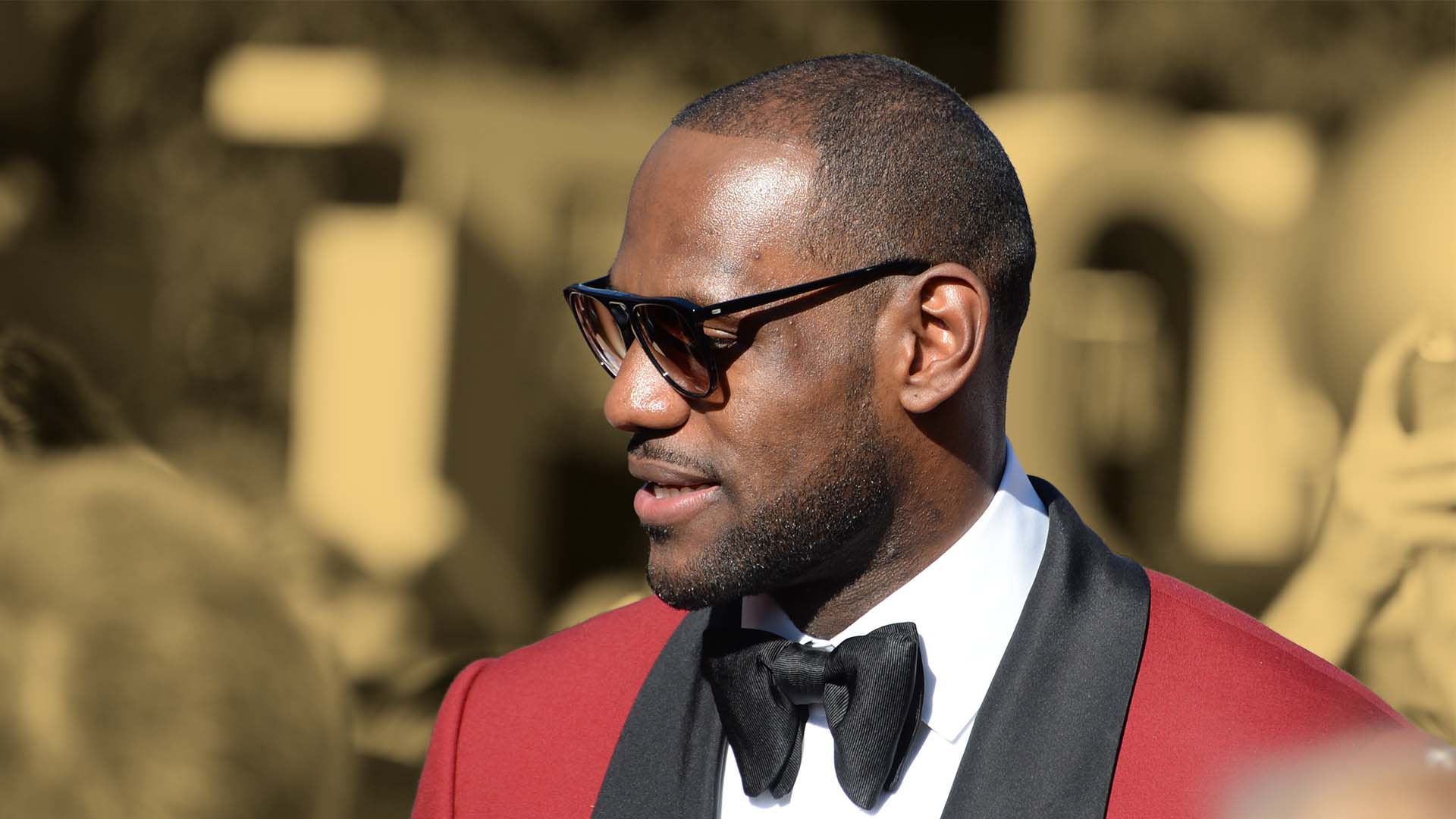 lebron-james-reveals-he-owns-his-5-2-million-rookie-cards-basketball
