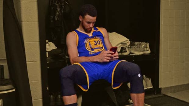 Steph-Curry-on-the-phone