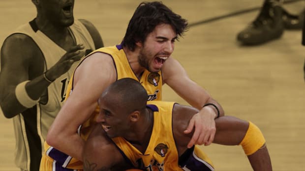 Los Angeles Lakers players Kobe Bryant , Sasha Vujacic