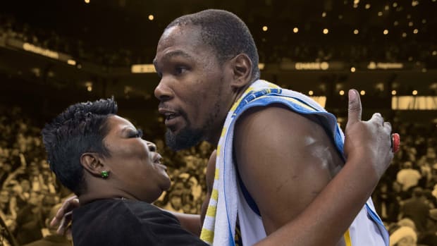 Kevin Durant with his mother Wanda