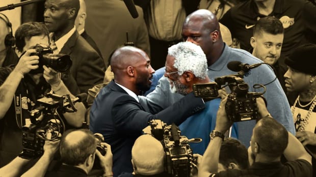 December 18, 2017;Kobe Bryant talks to Shaquille O'Neal and Bill Russell at the conclusion of a halftime ceremony to retire his two uniform numbers at Staples Center