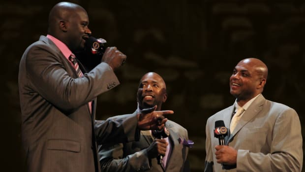 TNT anchor Kenny Smith introduces Team Shaq general manager Shaquille O'Neal and Team Chuck general manager Charles Barkley