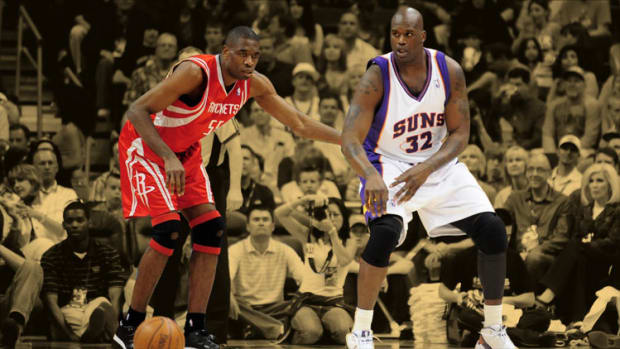 Phoenix Suns center Shaquille O'Neal is defended by Houston Rockets center Dikembe Mutombo