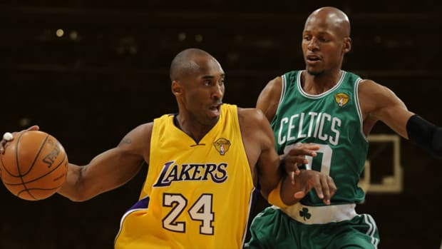 Los Angeles Lakers guard Kobe Bryant drives past Boston Celtics defender Ray Allen