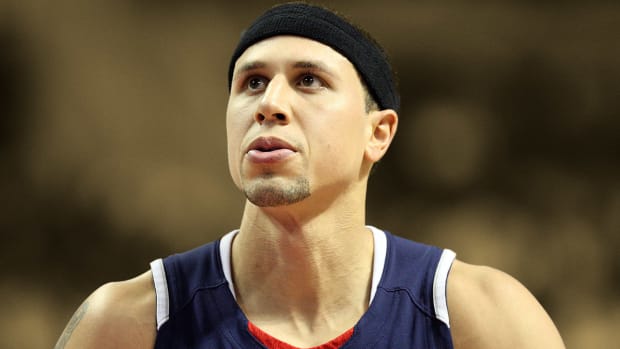 Mike Bibby reveals the time he almost played for the Lakers: 'I called and talked to Kobe'