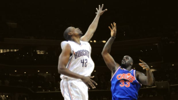 Cleveland Cavaliers center Shaquille O'Neal shoots against Charlotte Bobcats center Theo Ratliff