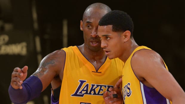 Los Angeles Lakers guard Kobe Bryant talks to guard Jordan Clarkson