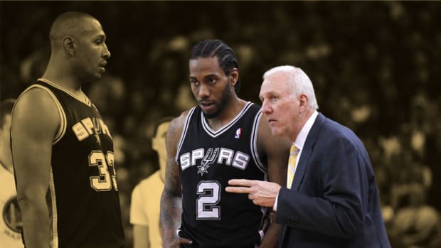 San Antonio Spurs head coach Gregg Popovich talks with forward Kawhi Leonard
