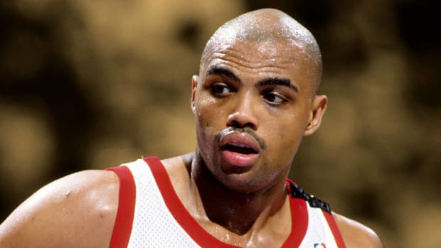 (1992) Philadelphia 76ers forward Charles Barkley against the Chicago Bulls at the Spectrum