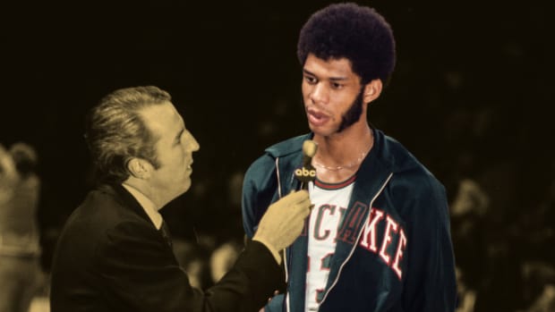 Bucks coach once declared Kareem Abdul-Jabbar was "a combination" of Wilt Chamberlain and Bill Russell