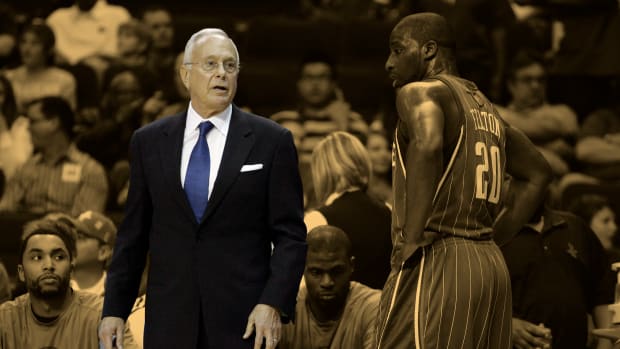 Larry Brown as Charlotte Bobcats head coach in 2010 talks to guard Raymond Felton