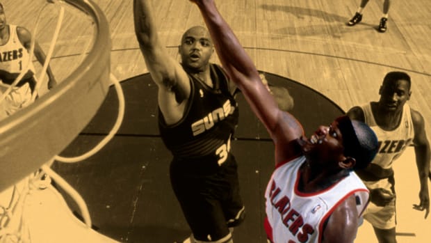 Phoenix Suns forward Charles Barkley shoots over Portland Trail Blazers forward Cliff Robinson