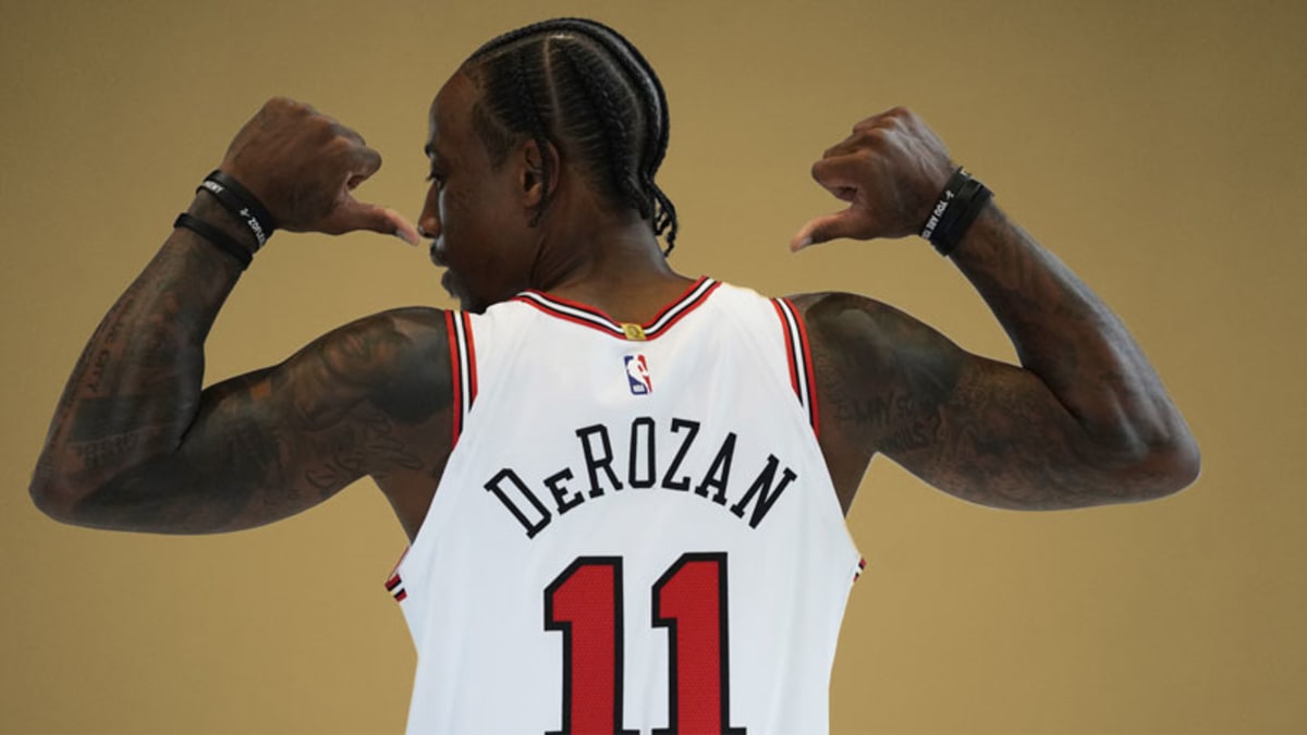 DeMar DeRozan stings former team Raptors as Bulls improve to 4-0