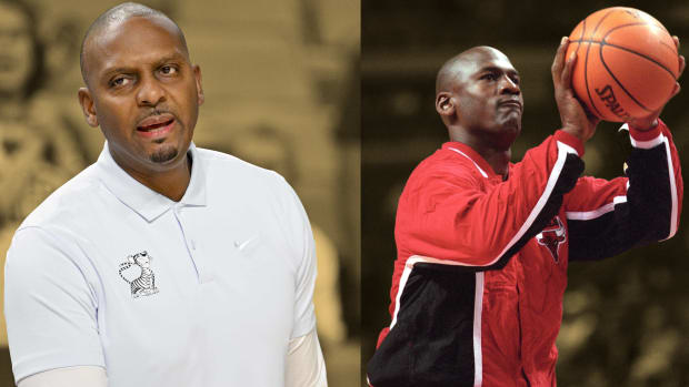 Michael jordan best sale wearing penny shoes