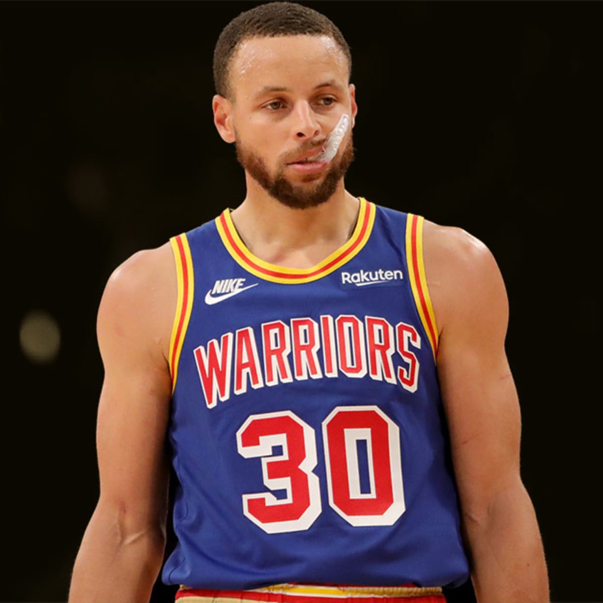 Steph Curry caught being fashionable!