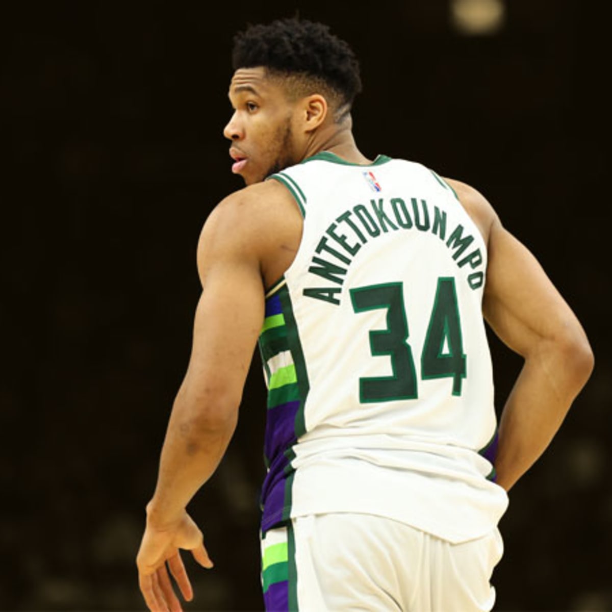 giannis antetokounmpo shirt off