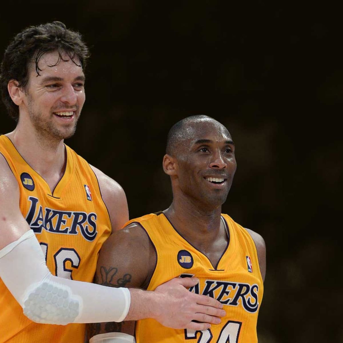 Pau Gasol Tears Up as Lakers Retire His Jersey Next to Kobe Bryant's