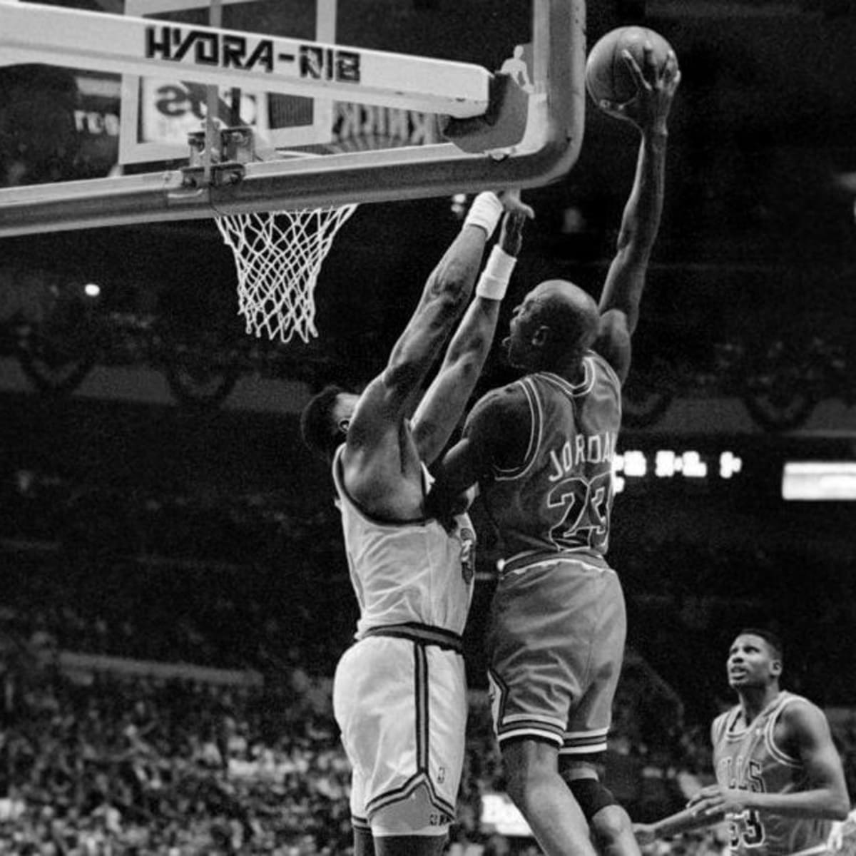 Michael jordan dunking on patrick ewing hotsell