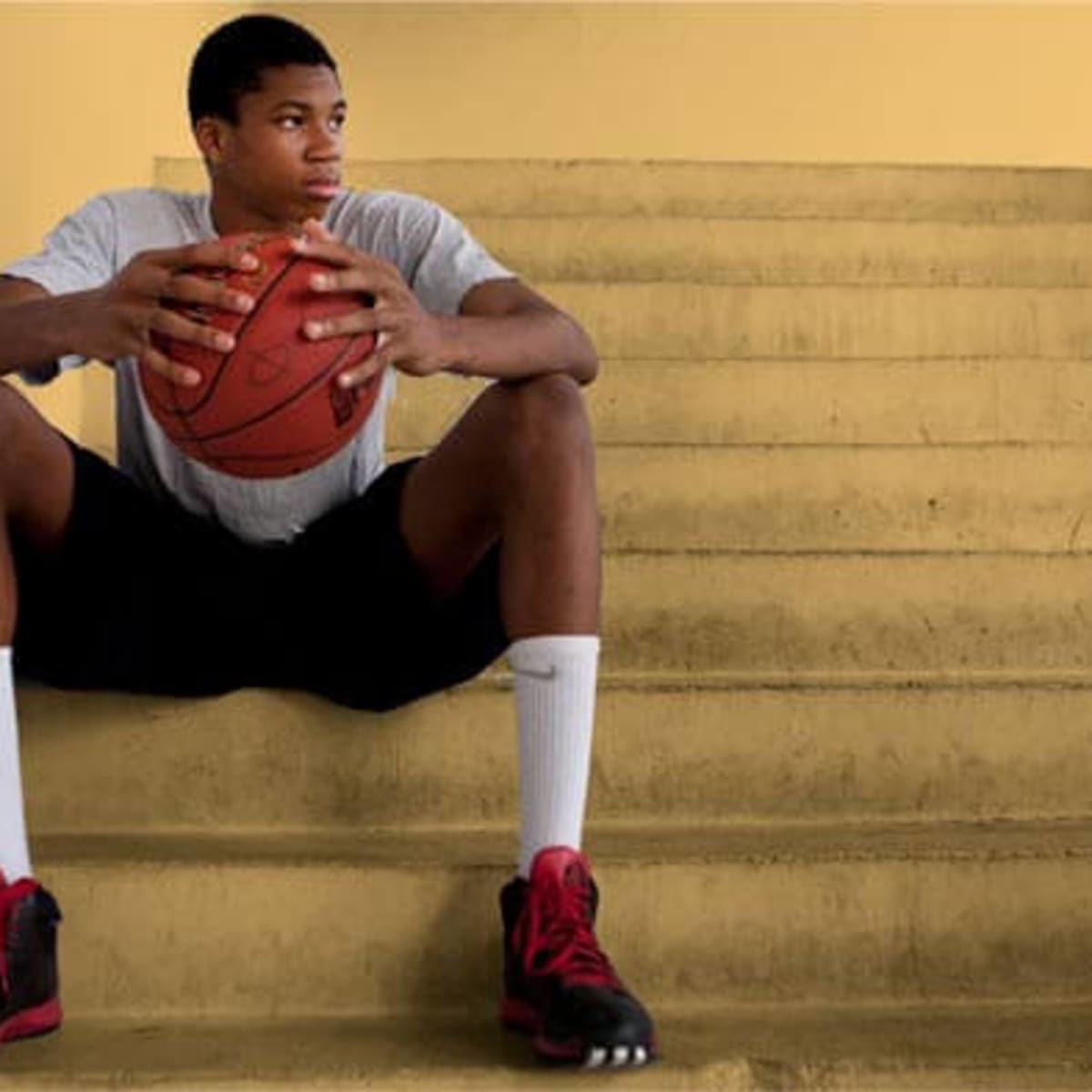 Giannis antetokounmpo clearance shoe deal