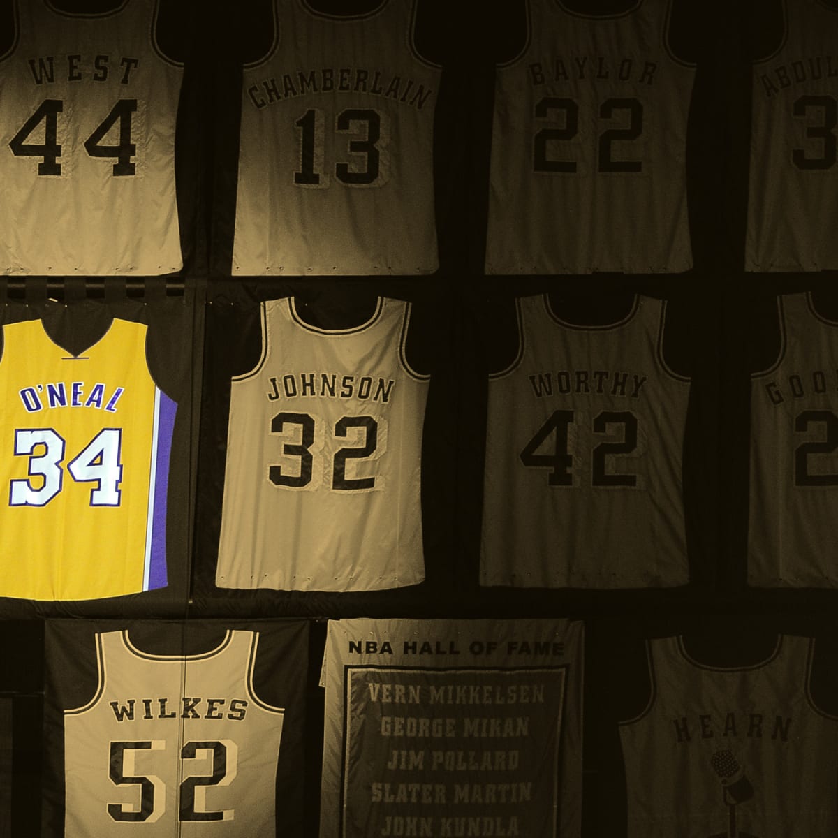 Did the lakers retire shaq jersey online
