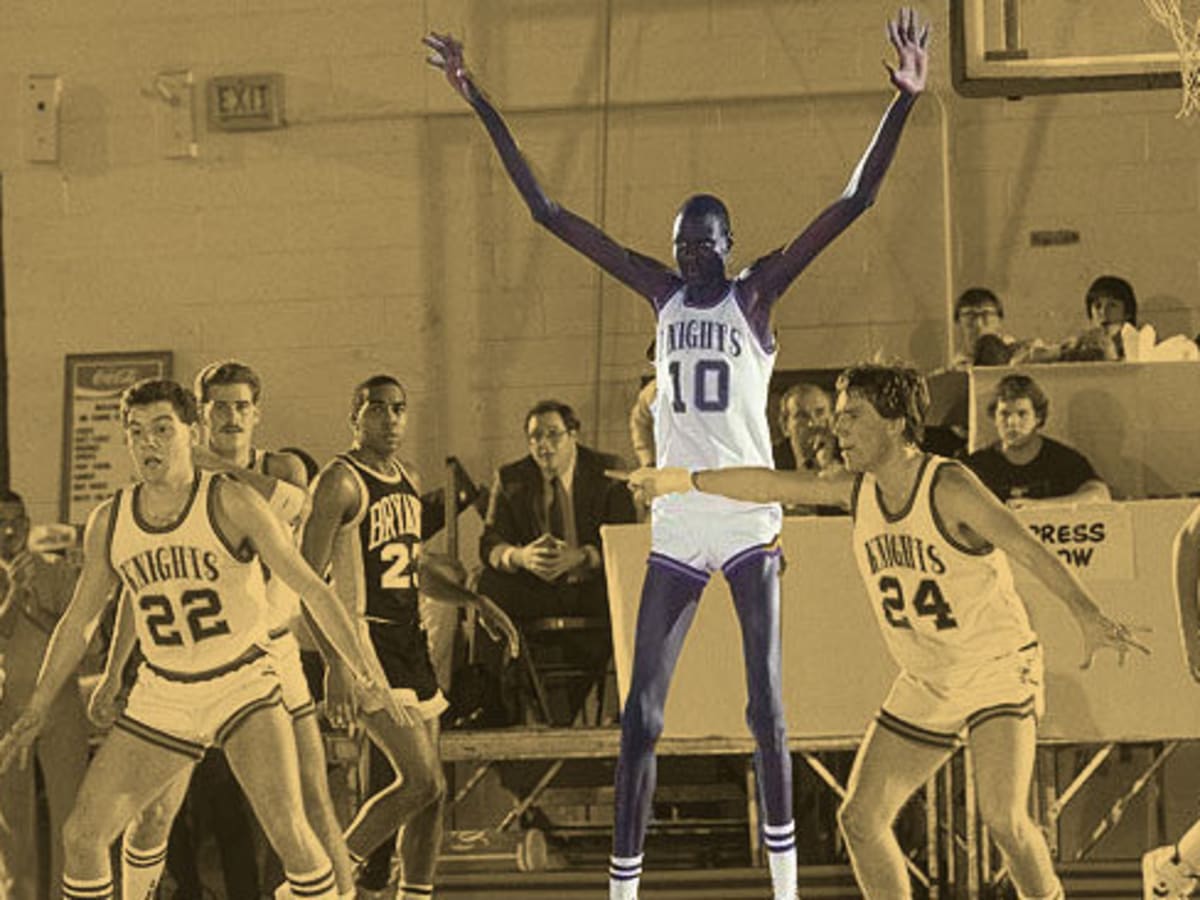 Philadelphia 76ers Manute Bol standing on court during preseason