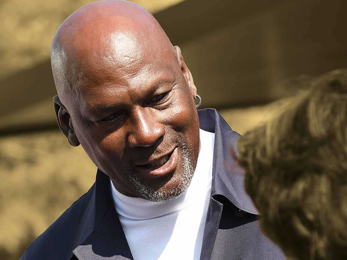 Michael Jordan once ended a brand deal because of going bald - Basketball  Network - Your daily dose of basketball