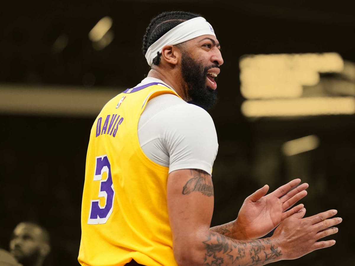 Anthony davis hotsell shoes foot locker