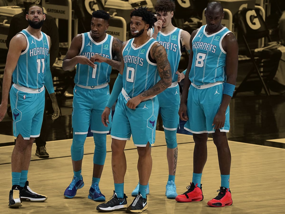 値下げCHARLOTTE HORNETS × WARNER BROSNBAタンク（Hornets