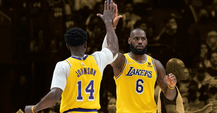 The Los Angeles Lakers finally played a good game in a important win against the Toronto Raptors