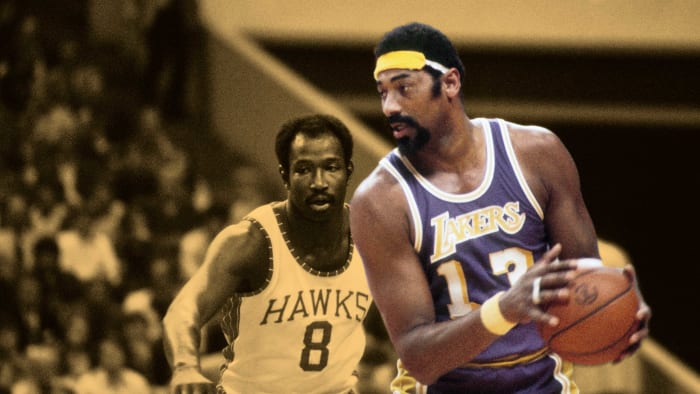 Los Angeles Lakers center Wilt Chamberlain is defended by Atlanta Hawks center Walt Bellamy
