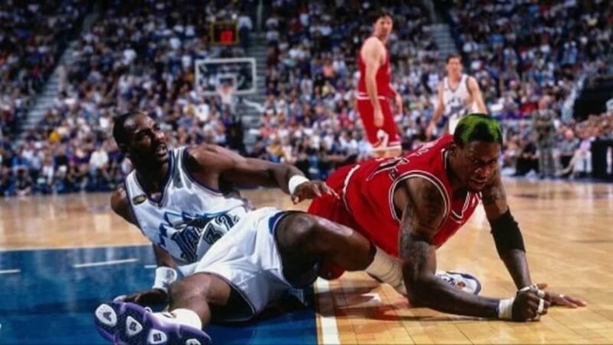 Malone and Rodman get tangled up in the 1998 NBA Finals