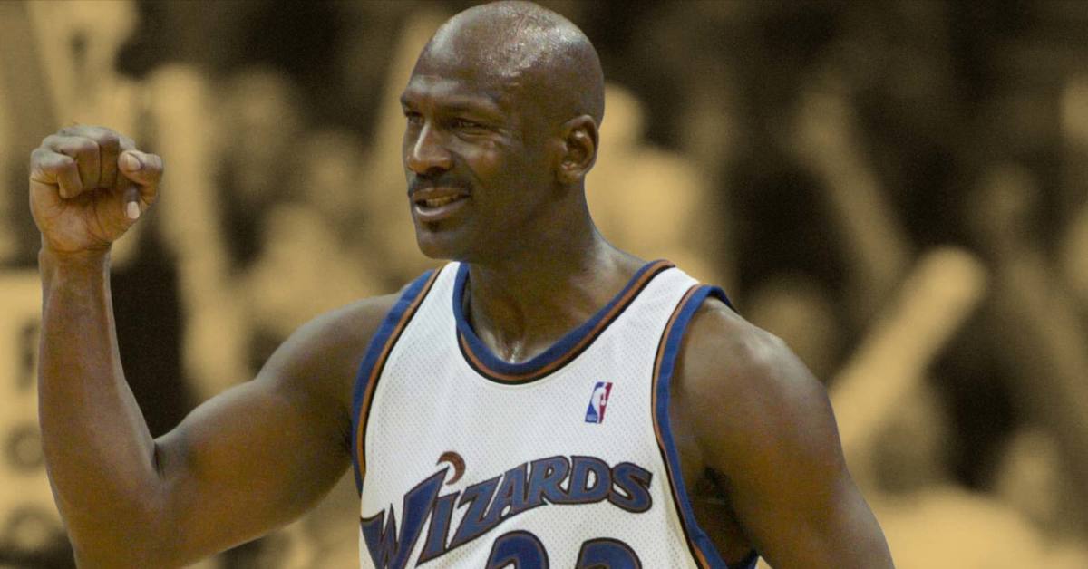 Agotar Expulsar a Broma On this date: 38-year-old Michael Jordan dropped 51 against the Hornets -  Basketball Network - Your daily dose of basketball