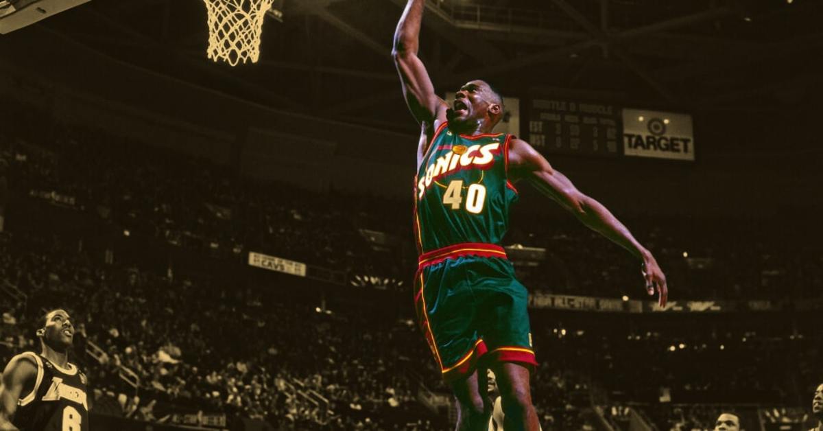 WATCH: Shawn Kemp blindly dunks right through defender!