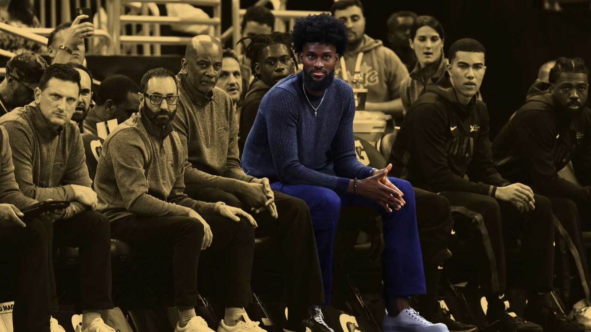 December 30, 2022; injured Jonathan Isaac sits on the Orlando Magic bench during the game against the Washington Wizards during the first quarter at Amway Center