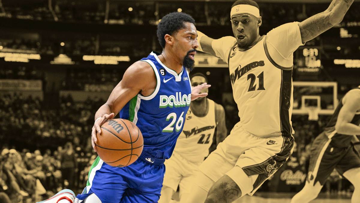 January 24, 2023; Dallas Mavericks guard Spencer Dinwiddie drives to the basket past Washington Wizards center Daniel Gafford at the American Airlines Center