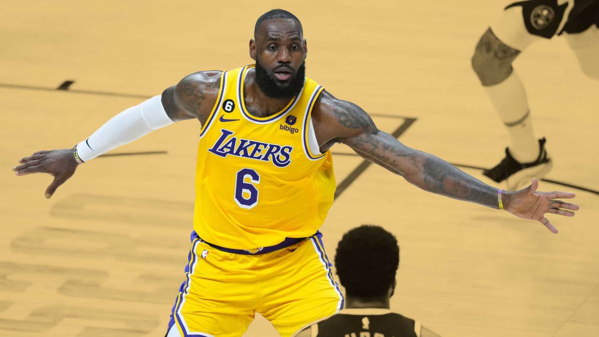 LeBron James of the Los Angeles Lakers dunks against the Brooklyn