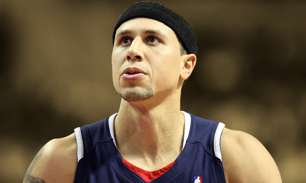 Former NBA player Mike Bibby talks muscles, basketball and coaching