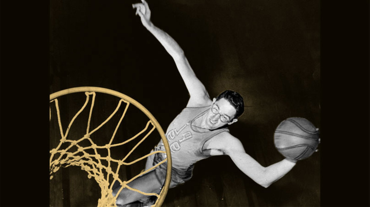 Los Angeles Lakers center George Mikan