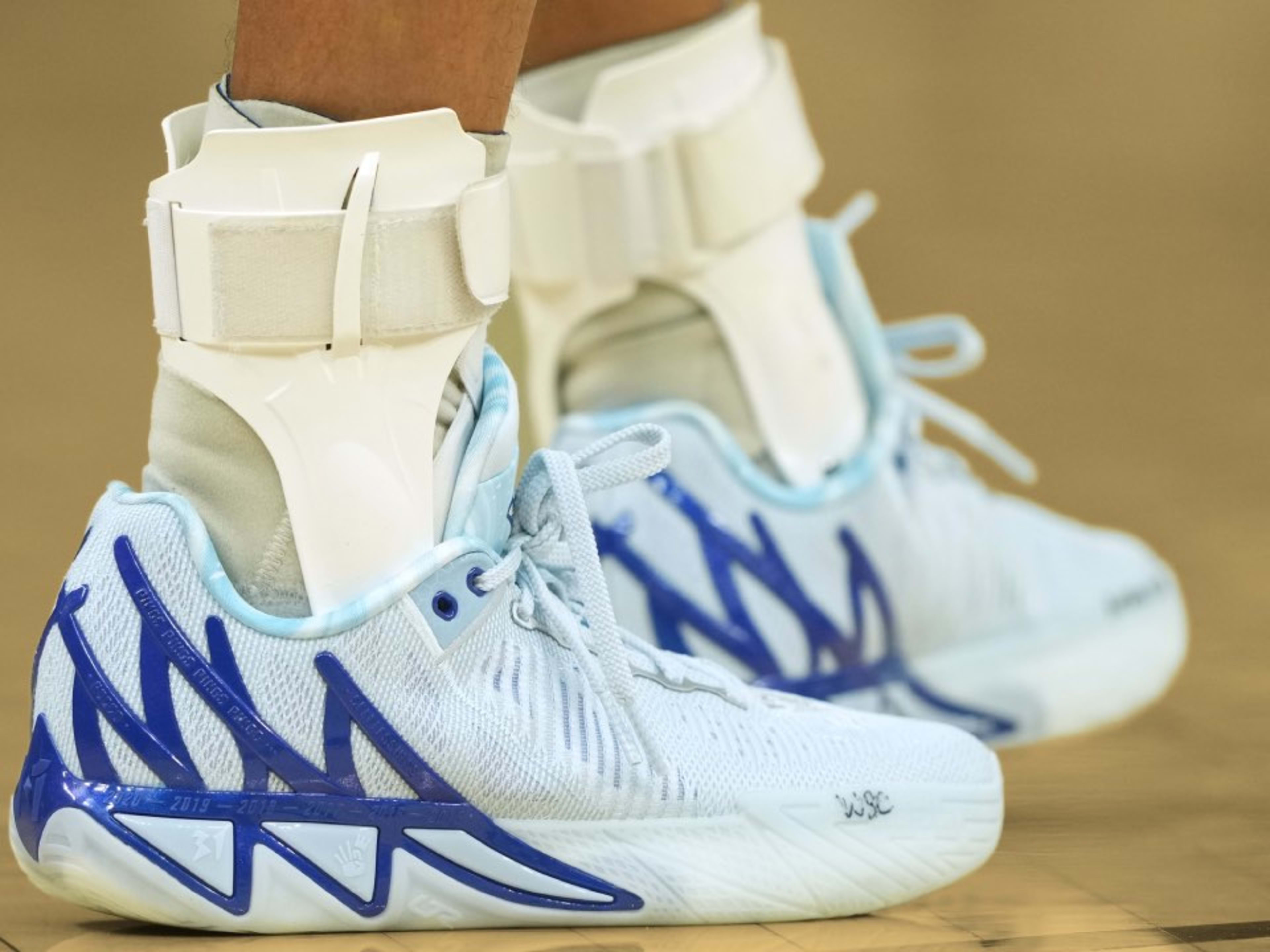stephen curry shoes 2019